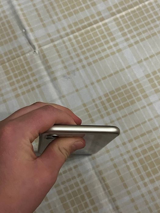 Iphone 11 64gb бял