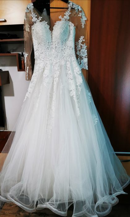 Vand rochita de mireasa. De la luada style