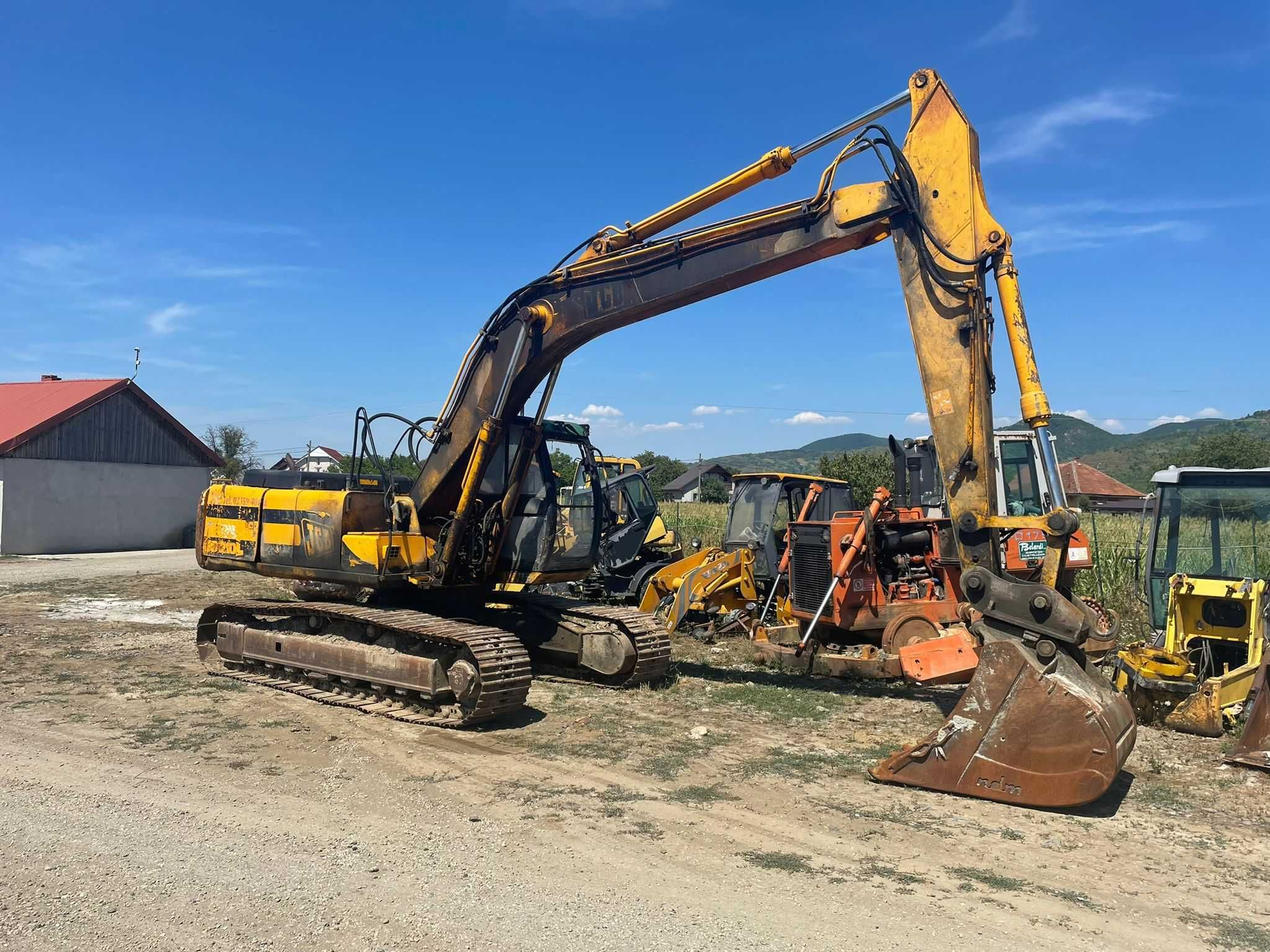 Excavator pe senile JCB JS 210 dezmembrez