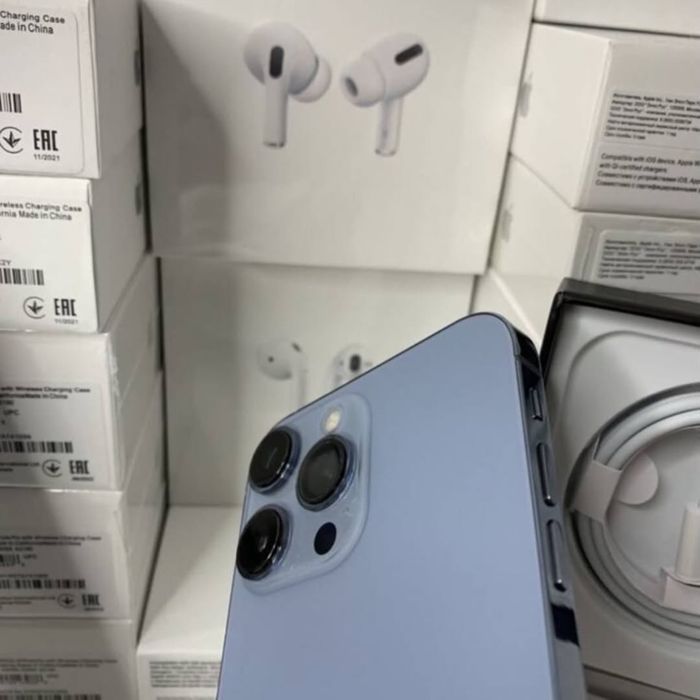 iPhone Xr в корпусе 13 Pro