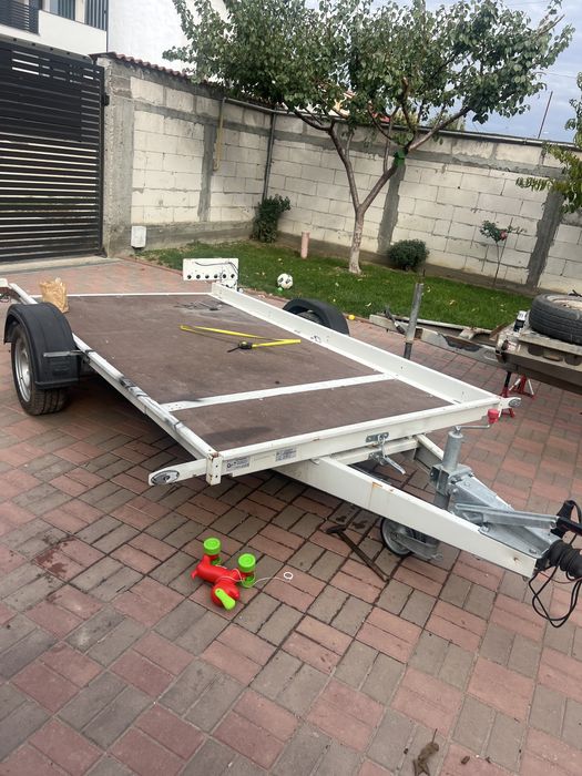 inchiriez platforme,remorci