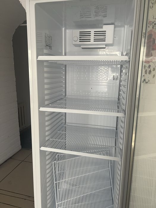 Продам витринный холодильник