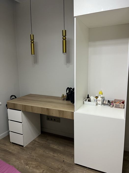 рабочий стол с пеналом