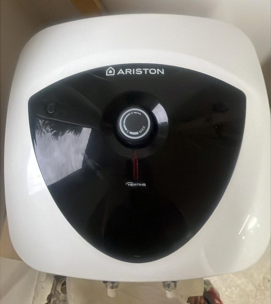 Продается водонагреватель Ariston