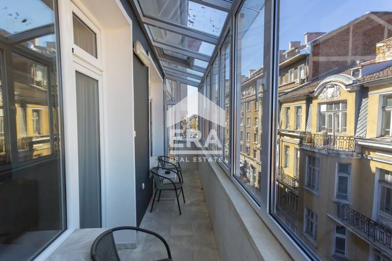 Дава се под наем Тристаен апартамент в София, Център - 110 кв.м за 2000 € - Снимка #11