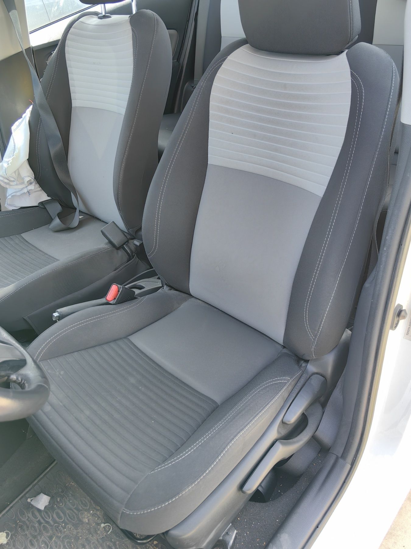 Седалки / Салон за Toyota Yaris  / Тойота Ярис 2019г