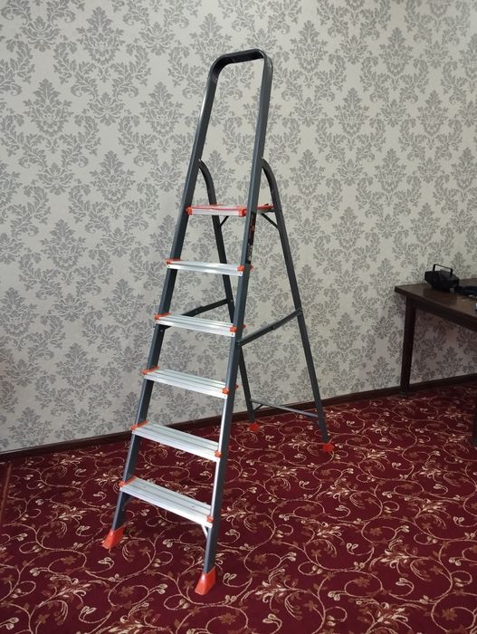 Стремянка сотилади