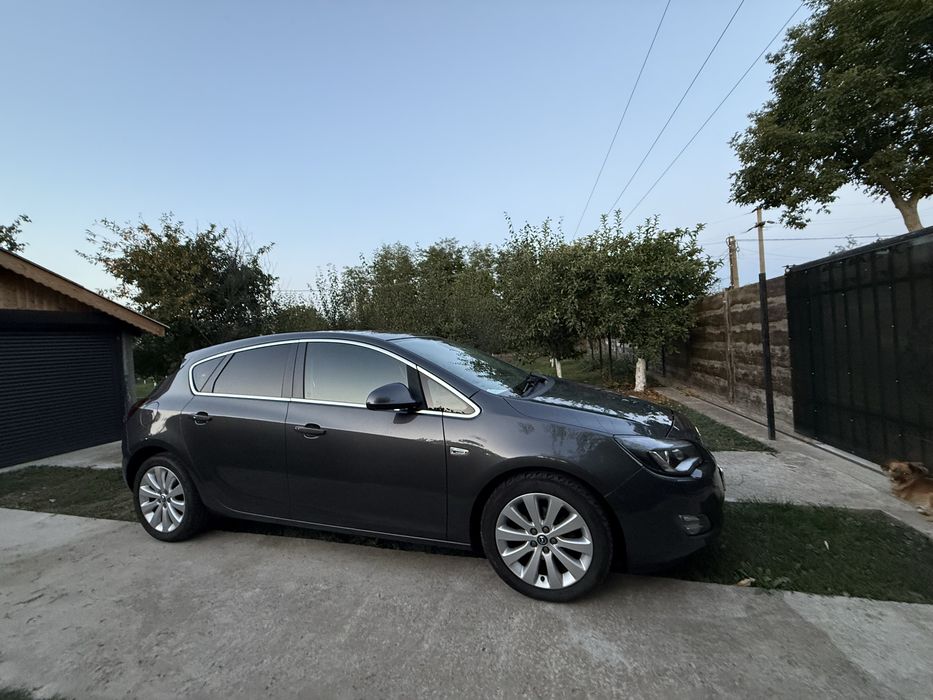 Opel Astra J- hatchback