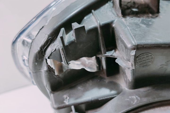 Far  Stanga cu defect 9816826980 / 90146193 Peugeot Partner a 2-a ge