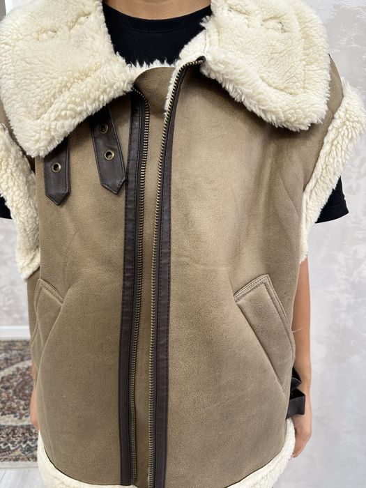 Продается дубленка жилетка