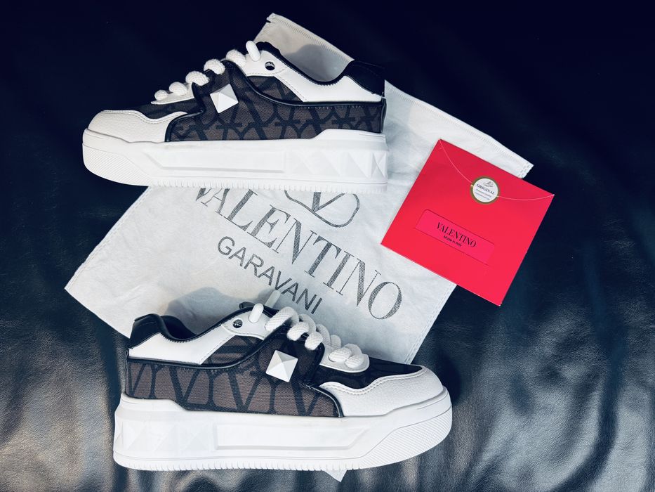 Valentino Garavani One Stud Premium unisex