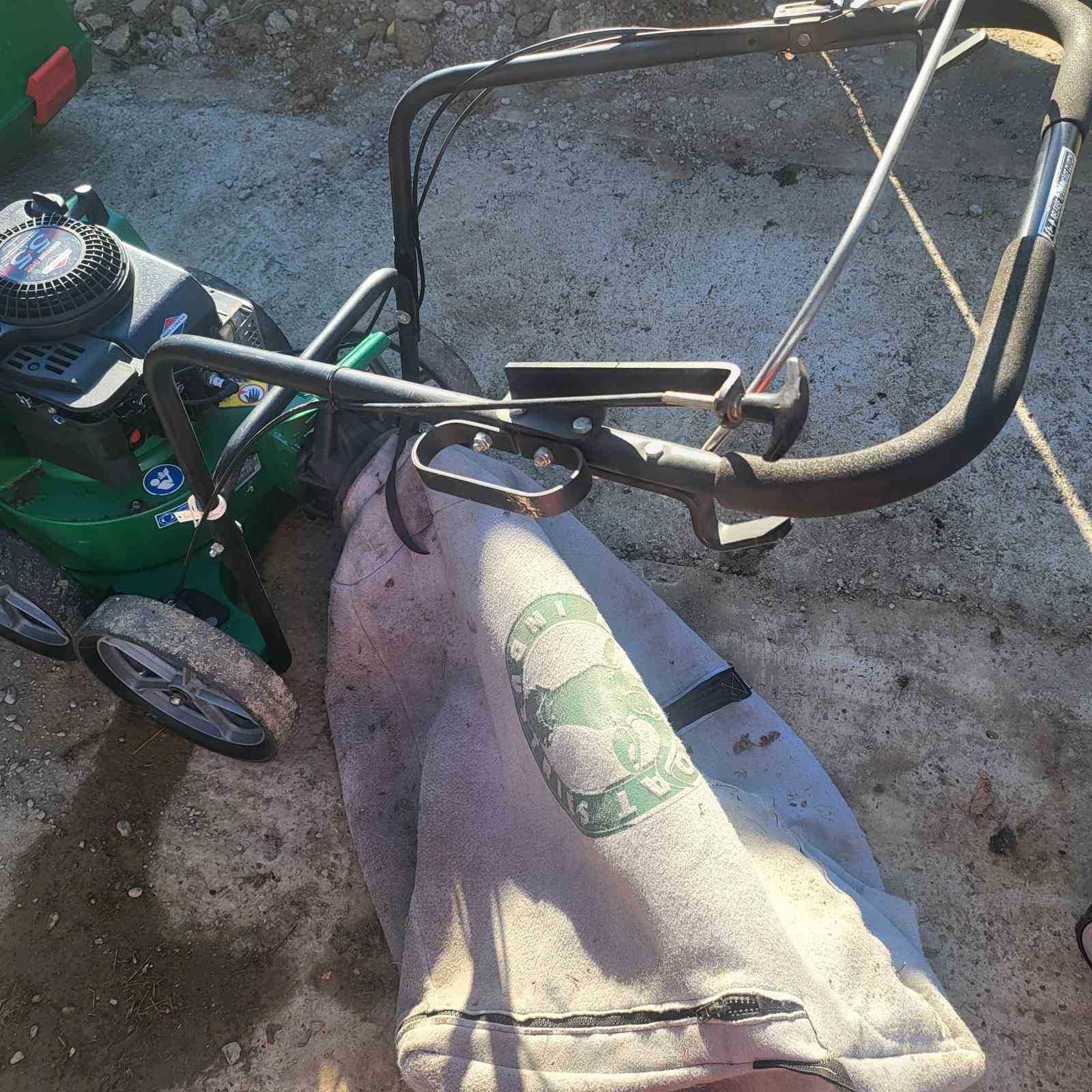 Продавам Самоходен Бензинов  листосъбирач