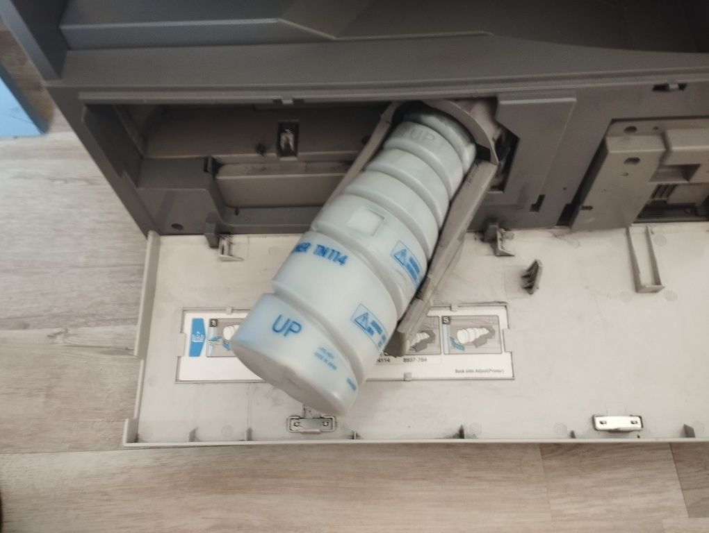 Продавам копирна машина със скенер Konica Minolta bizhub 211