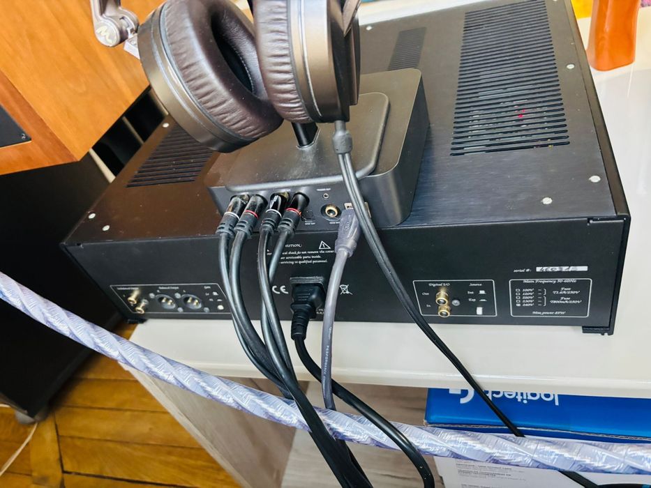 Cd Unison Research CDE Cu 4 lămpi pe etaj preamplificare