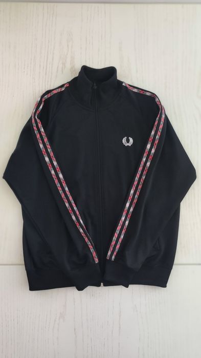 Fred Perry Оригинални Суичъри - размер M