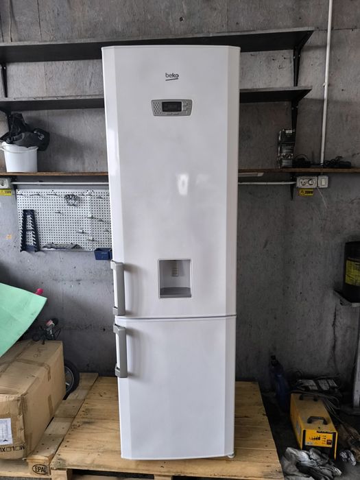 Vând combina frigorifica Beko