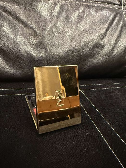 Руж YSL Couture Blush.
Това е лек пудрен