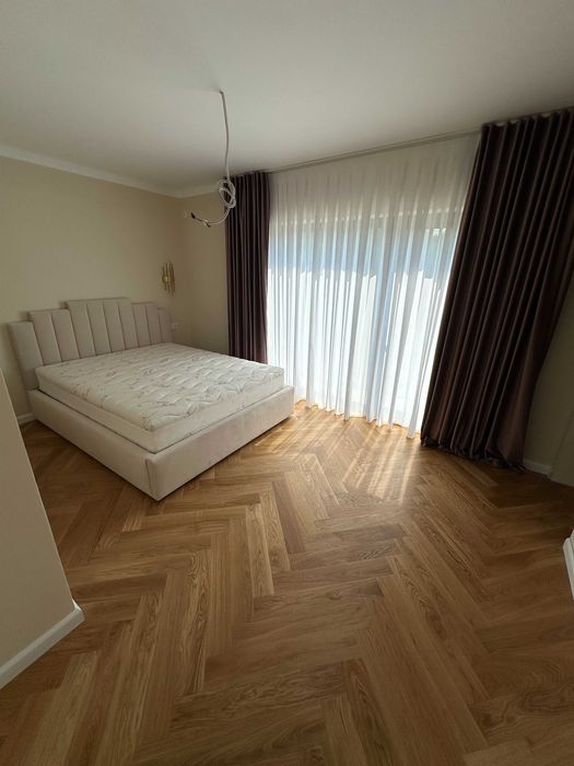 Parchet triplu stratificat de stejar HERRINGBONE