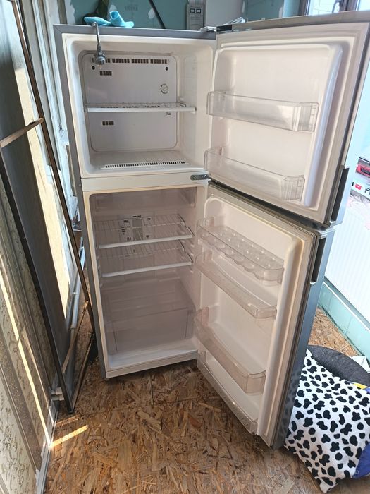 Холодильник Samsung в идеальном состоянии, no frost, инерго сбережен.