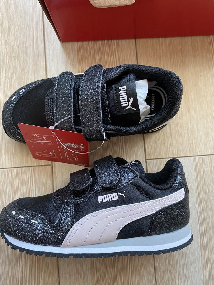 Adidasi Puma sclipici marime 25