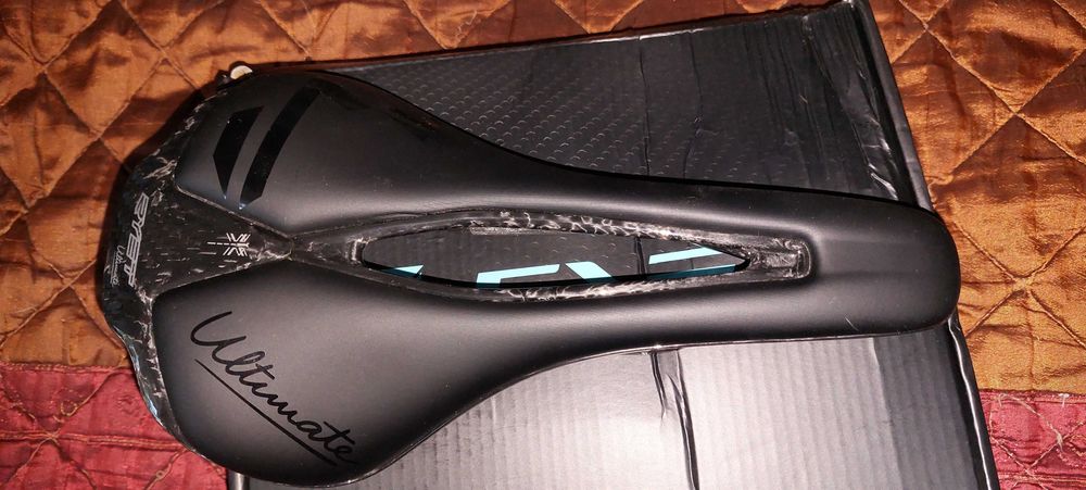 Велосипедное карбоновое седло RYET