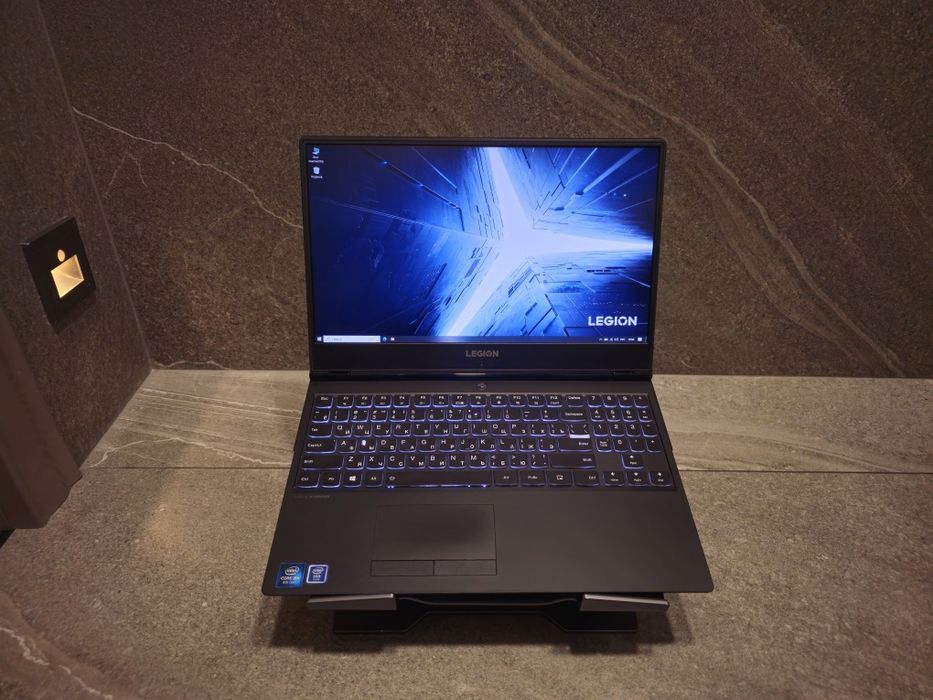 8и Ядерный Ноутбук Lenovo Legion (core i5-8th Gen/8ОЗУ/256SSD)