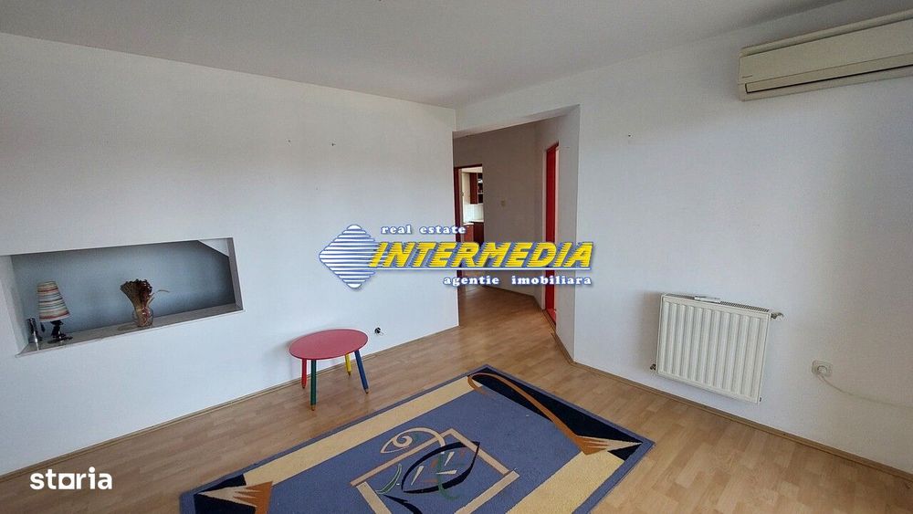 Apartament cu 3 camere de inchiriat la casa zona Cetate.
