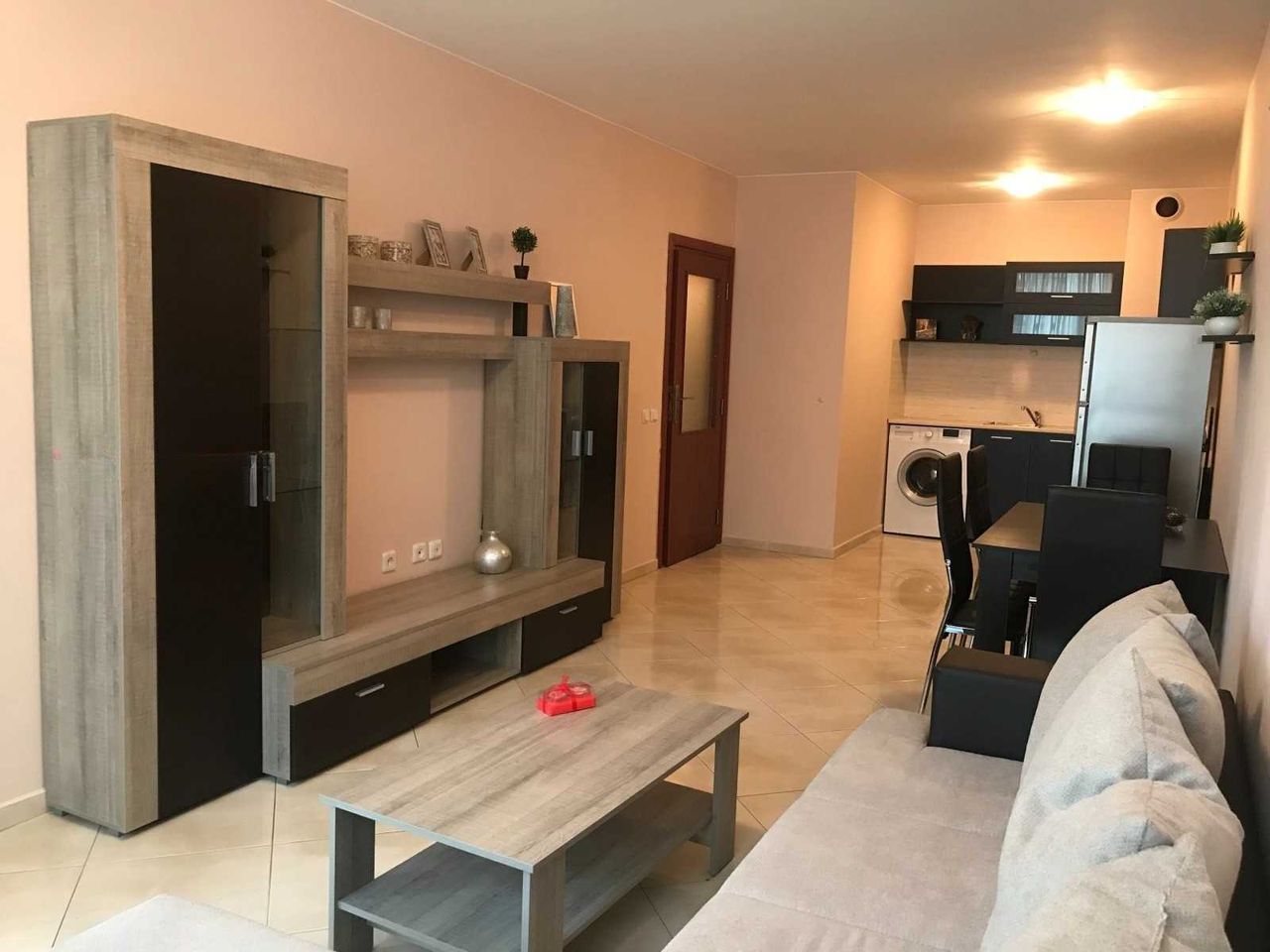 Дава се под наем Двустаен апартамент в София, Зона Б-18 - 70 кв.м за 459 € - Снимка #2