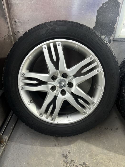 Продам резину с дисками можно по отдельности на ренджровер спорт