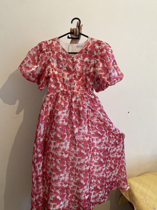 Продам розовое платья