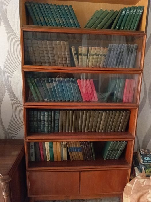 Продам книжные шкафы
