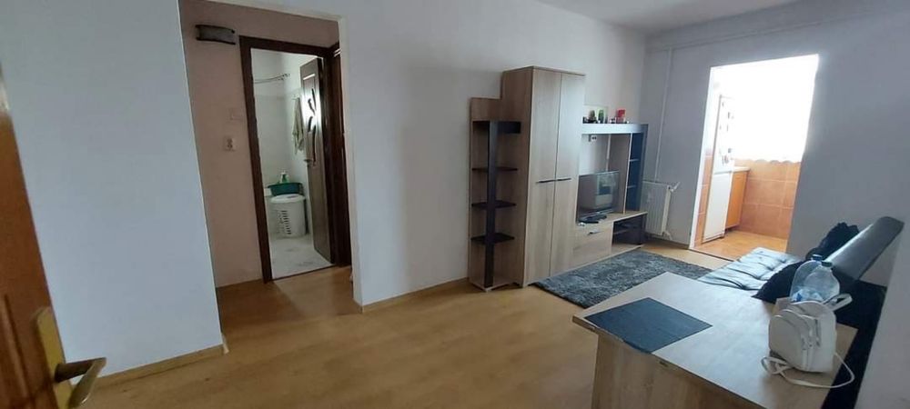 Inchiriez  apartament Rovine