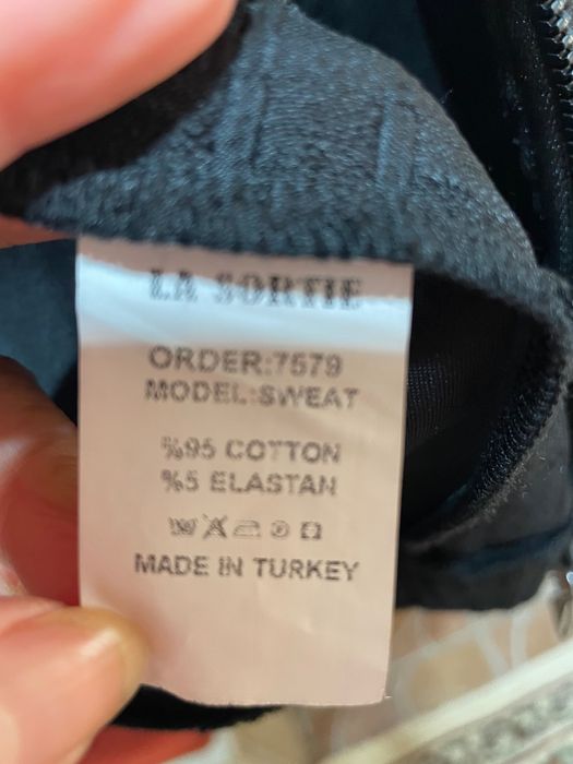 Дамска жилетка с цип.