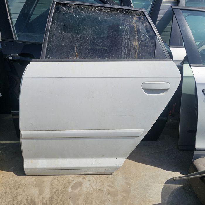 Задна лява врата за ауди а3 от кола със 4 врати