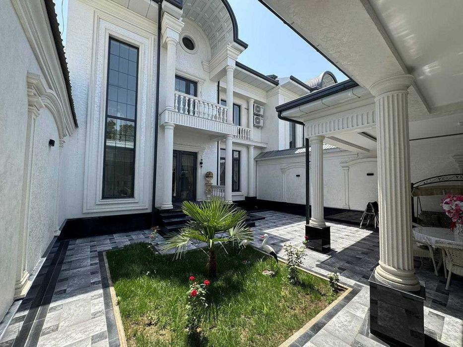 Yashnobodda 3 qavatli 6 xonali yangi uy, 2.5 sotix, 80% tayyor,