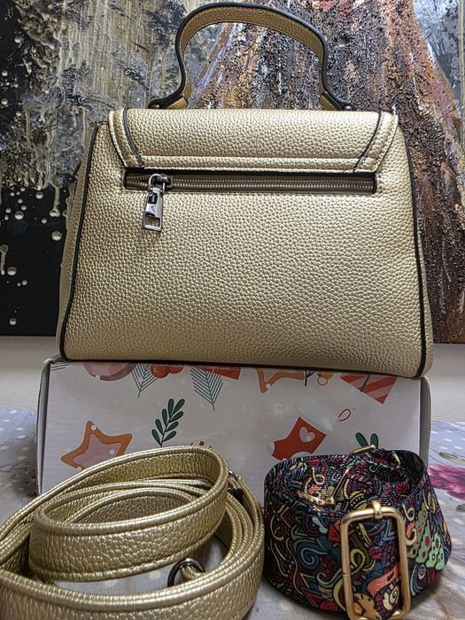 Луксозна златиста дамска чанта