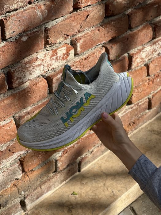 Hoka adidasi cu talpa de carbon x3