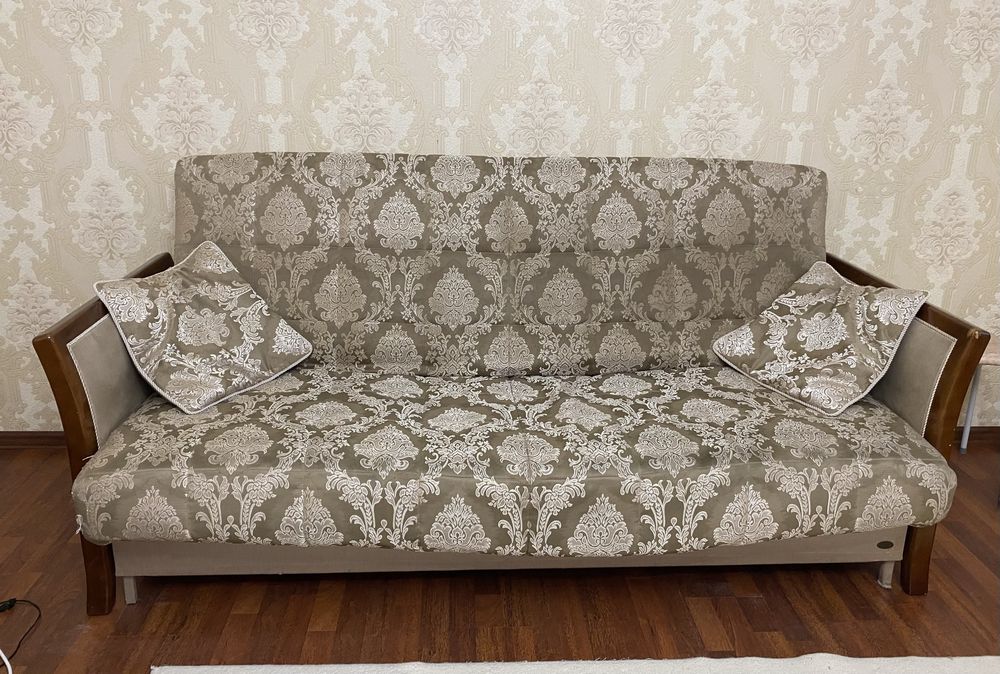 Продам диван + кресло + пуфик