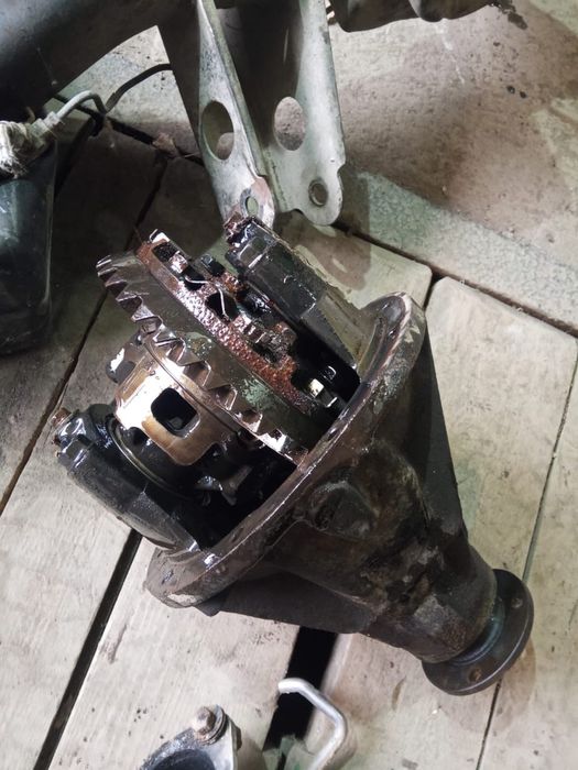 Продам задни редуктор с полу осями