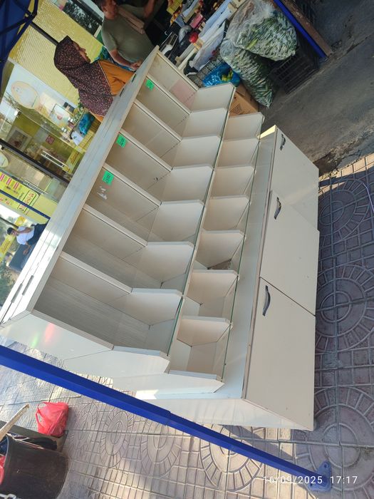 Magazin uchun stelaj