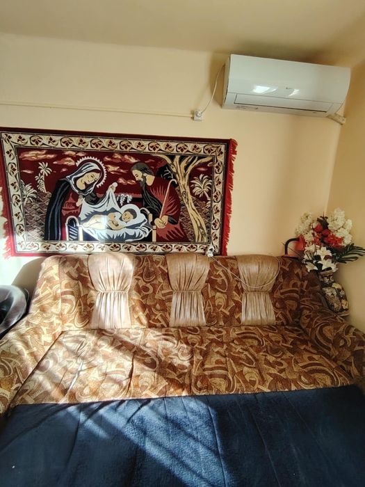 Vând canapea extensibilă 2,40 m lungime/ 1,65 lățime.
Suprafață de dor