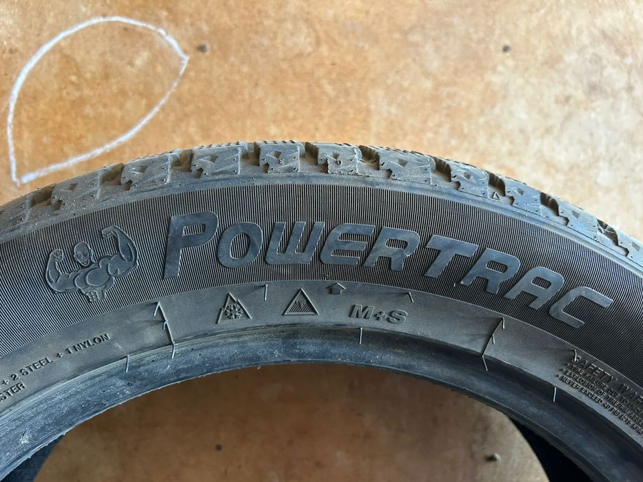 Продам зимний шины Powertrac 215.55R17