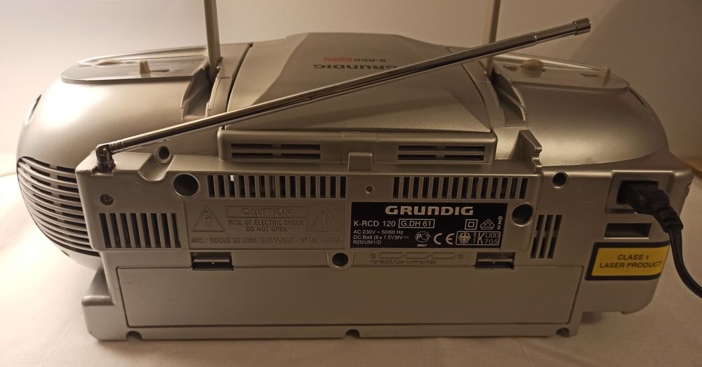 Grundig - Casetofon auto stop, CD, Radio FM și AM