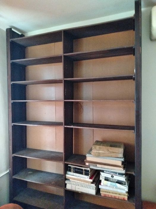 Vand biblioteca din lemn