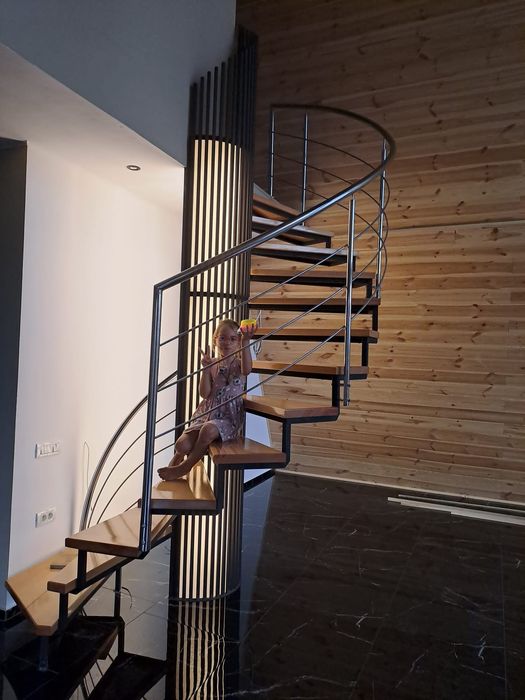 Confecții metalice mici și mari , interior și exterior