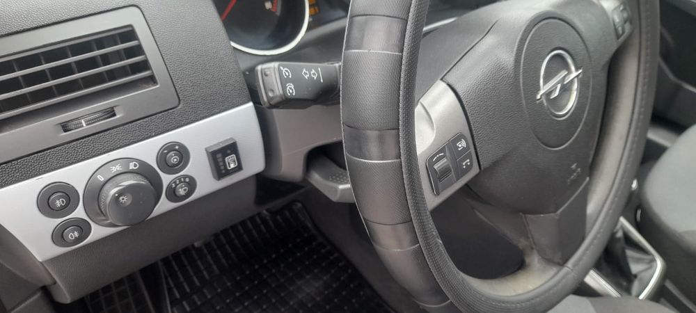 Opel asta   h   1.6 benzină +GPL