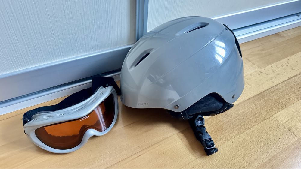 Casca ski snowboard Giro 49 52 cm reglabila cu ochelari copii juniori