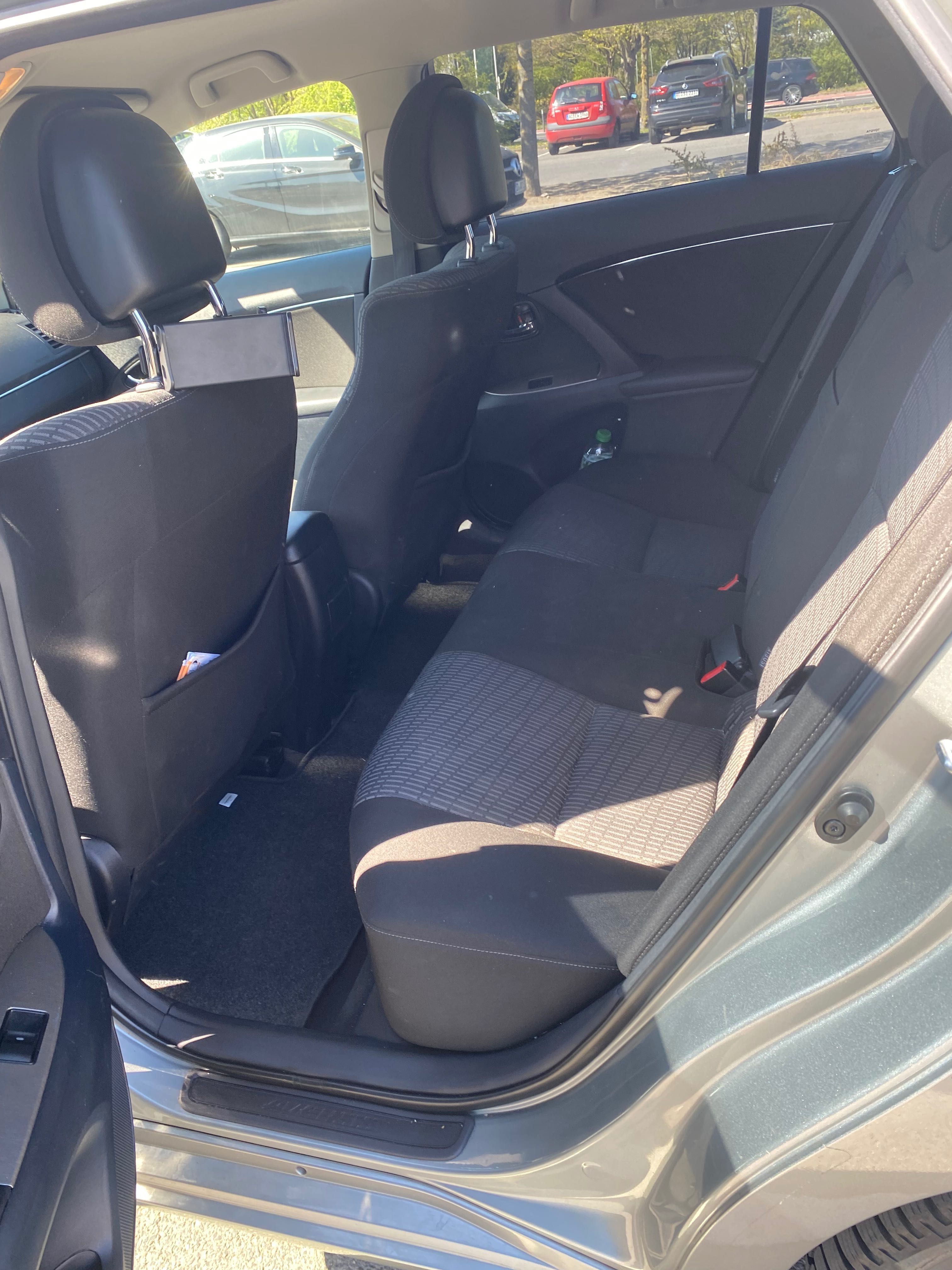 Toyota Avensis   Break T27 1.8 benzină  2010