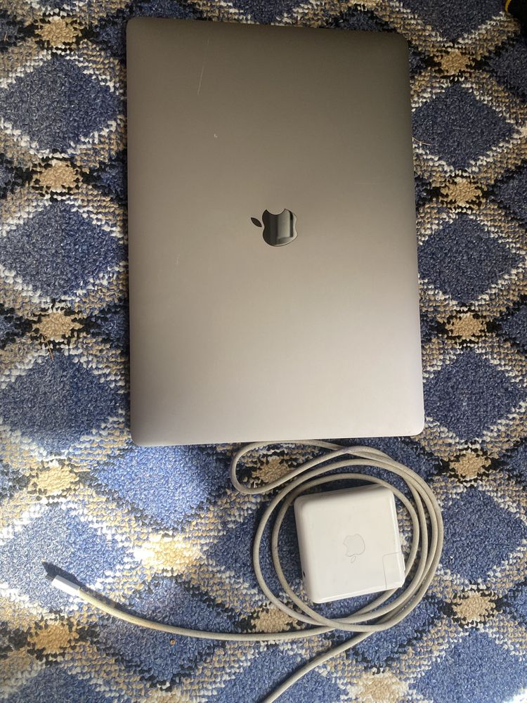 Macbook pro 2019 i7