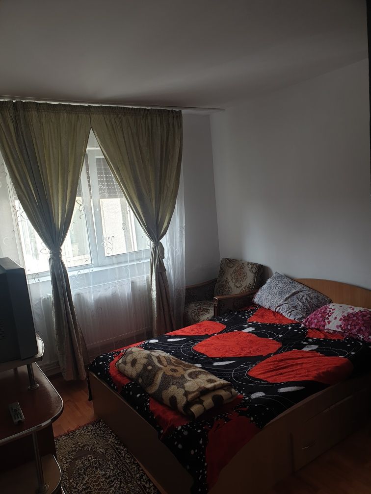 Închiriez apartament cu doua camere in Craiovita  Craiovita mobilat și